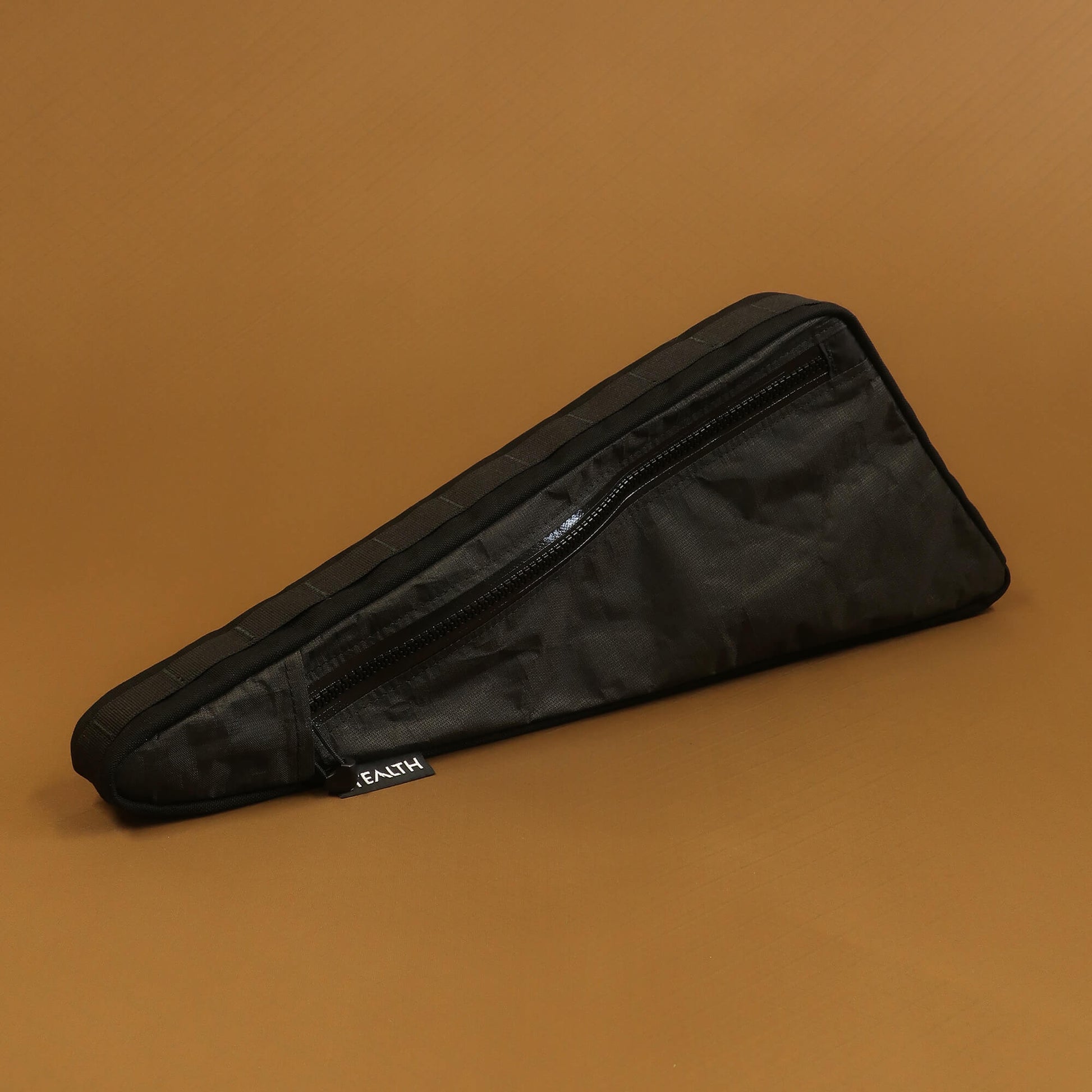 Custom single zip Ultra200 Black frame bag