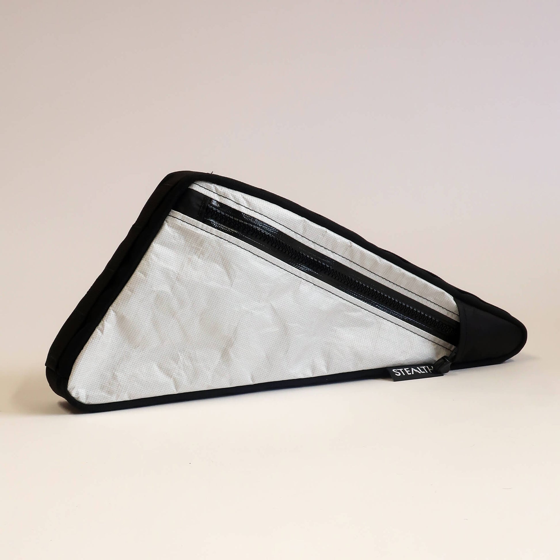 Custom single zip frame bag in Ultra200 White
